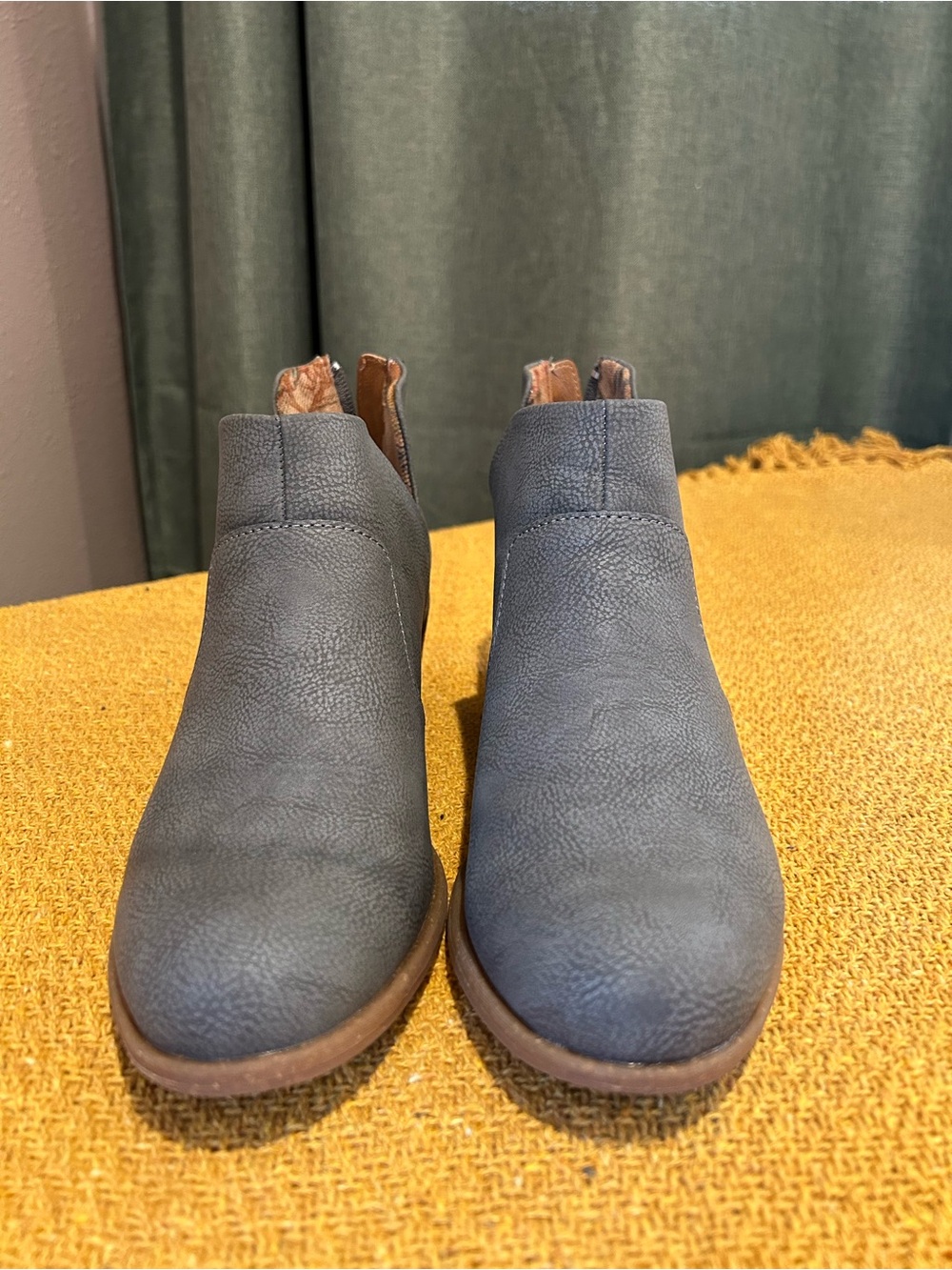 BOC Women’s Gray Ankle Bootie 7.5